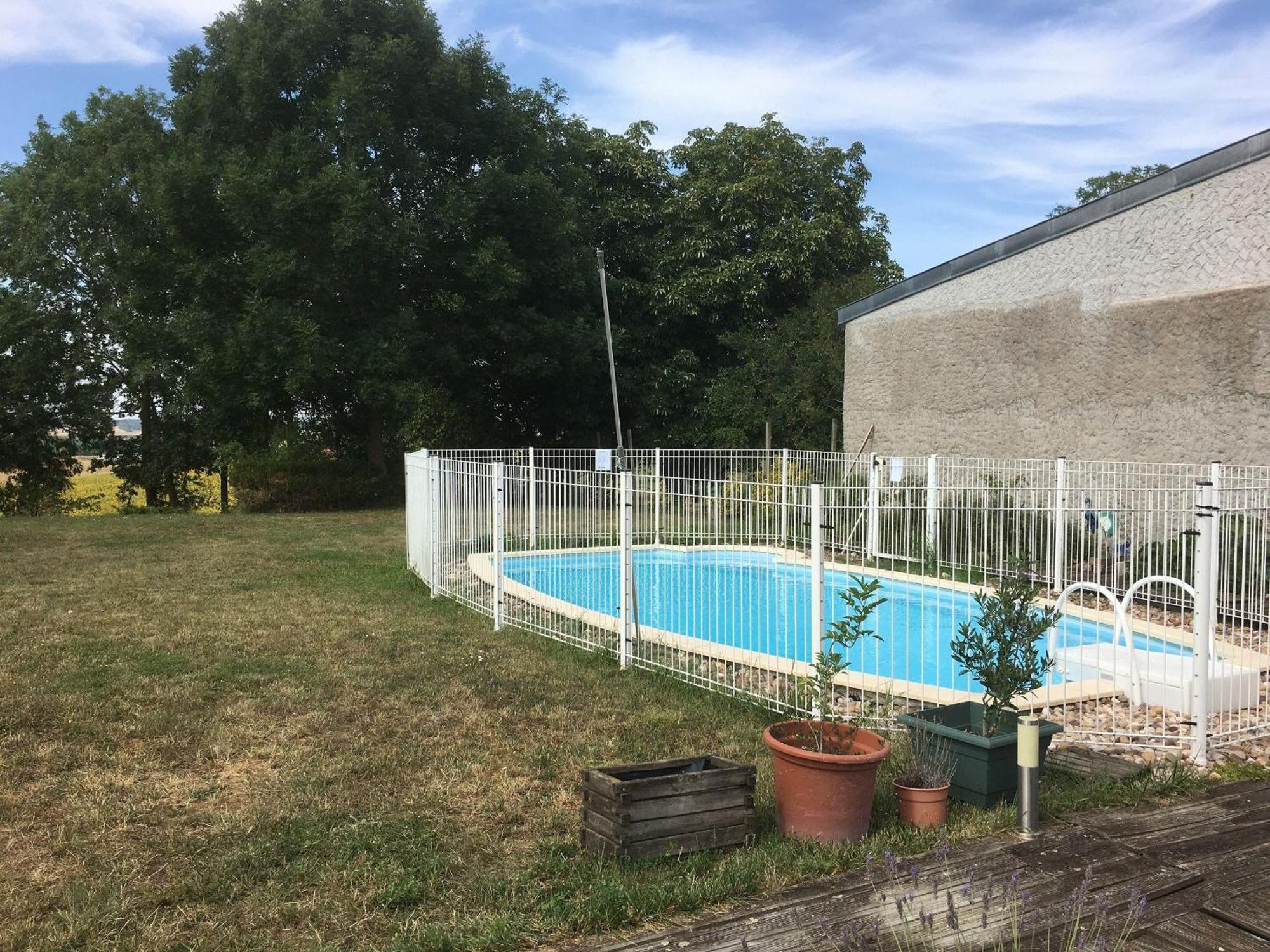 Grand Gite Avec Piscine, Cheminee Et Terrasse Pres De Luneville, Ideal Pour Familles Et Groupes - Fr-1-584-84 Athienville Luaran gambar
